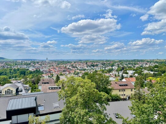 Rarität! 5-Zimmer-Etagenwohnung mit 2 Garagenstellplätzen und tollem Blick über Waiblingen