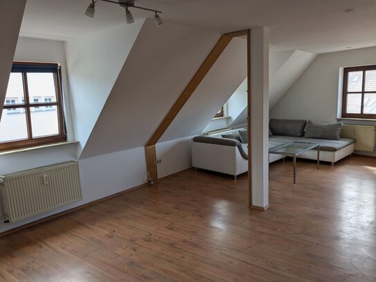 Großzügige 2 Zimmer Dachgeschoßwohnung im Herzen von Külsheim