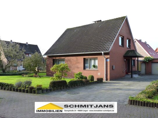 Fortlaufend modernisiertes, solides Einfamilienhaus mit Charme, auf großem Eckgrundstück mit Garage und Carport