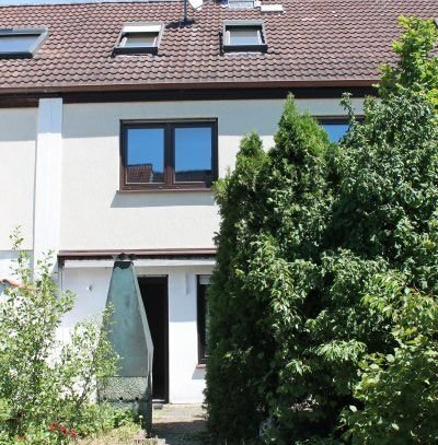 ***Die Gelegenheit - Handwerker aufgepasst ***, Reihenmittelhaus zentral und ruhig gelegen in Fürth-Poppenreuth