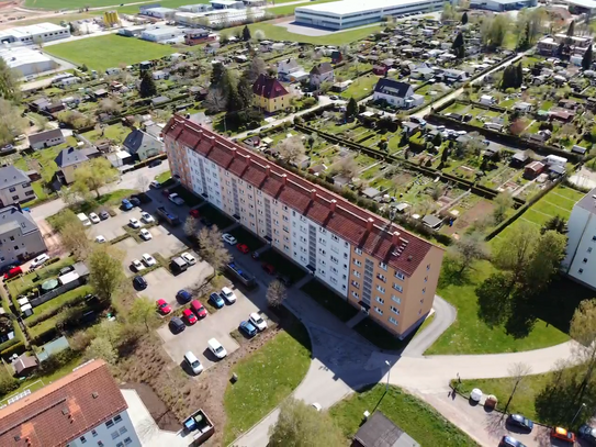 Schöne Vier-Raum-Wohnung mit Balkon im Erdgeschoss in ruhiger Lage Chemnitz-Neukirchen zu vermieten!