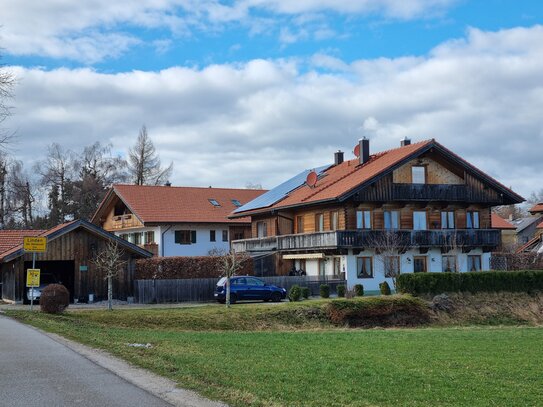 DHH in ruhiger Ortsrandlage mit Bergblick und vielen schönen Details.....