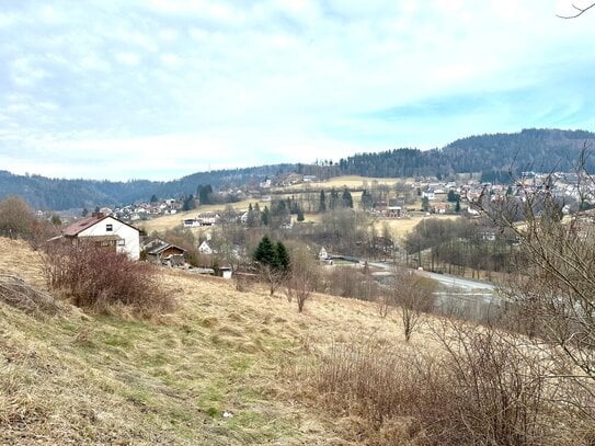 Baugrundstück mit Aussicht im Böhmerwaldweg! Hanglage