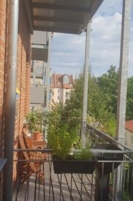 Großzügige 7-Zimmer-Altbauwohnung mit Balkon