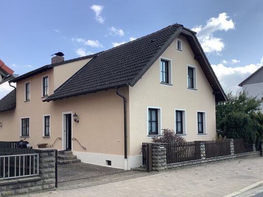 Großzügiges Einfamilienhaus in zentraler Lage von Strullendorf