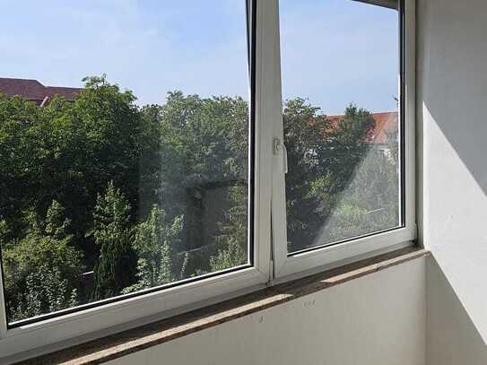 2 Raum Wohnung mit verglastem Balkon