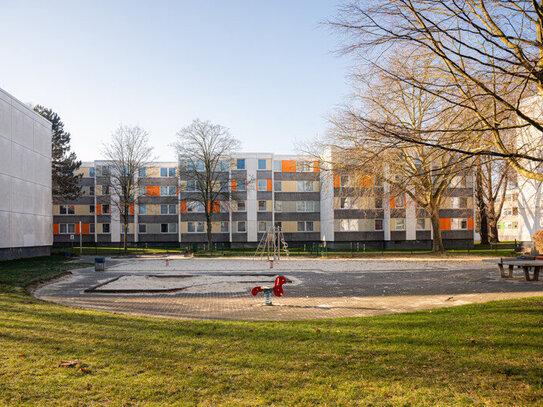 TOP renovierte Wohnung mit neuem Bad und Einbauküche !