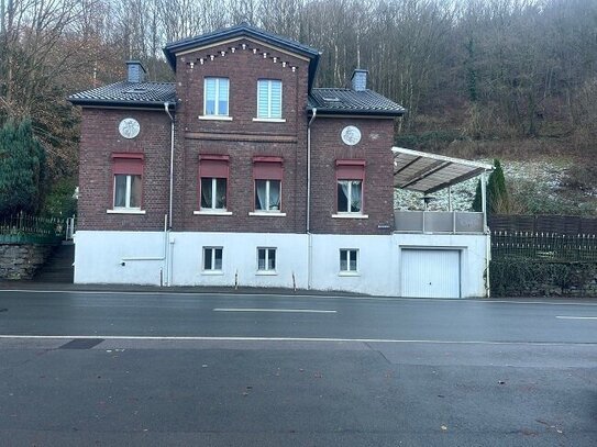 Denkmalgeschütztes Zweifamilienhaus mit großzügigem Garten, großer Terrasse und Garage zu verkaufen in Werdohl-Bärenste…