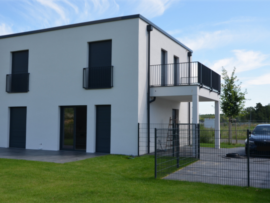 Hochwertiger Neubau-Erstbezug auf 1.082 m² Süd-West-Grundstück nahe Motzener See . PKW-Stellplätze