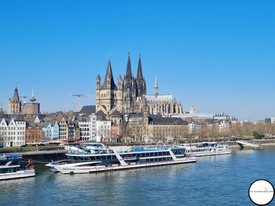 Schnellrestaurant mit großer Fensterfront im belgischen Viertel von Köln