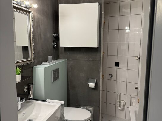 Helle, moderne, top ausgestattete 3 Zimmer, Küche (mit EBK), Bad, Balkon