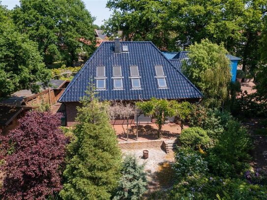 Modernes Wohnhaus mit tollem Garten und geräumigem Werkstatt-Anbau , in ruhiger Lage