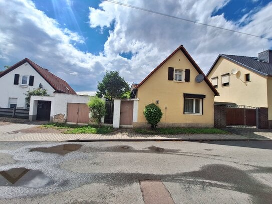 Einfamilien- Haus / Bauern- Grundstück / Sanierungsobjekt