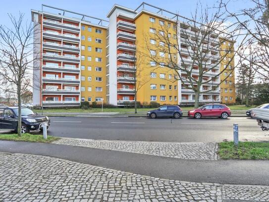 Modernisierungsbedürftige und helle Erdgeschoßwohnung mit Balkon