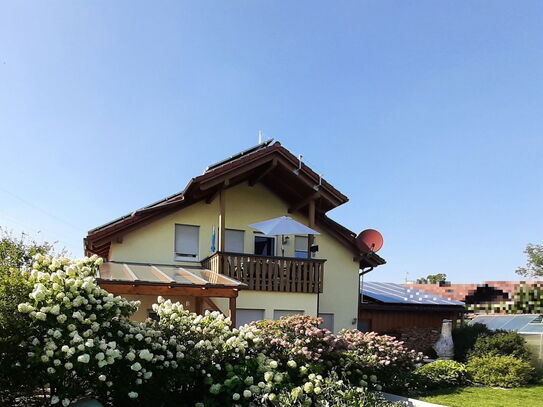 1 bis 2-Familienhaus mit 2 PV, mtl. Einnahmen, Bergblick u. geringsten Betriebskosten