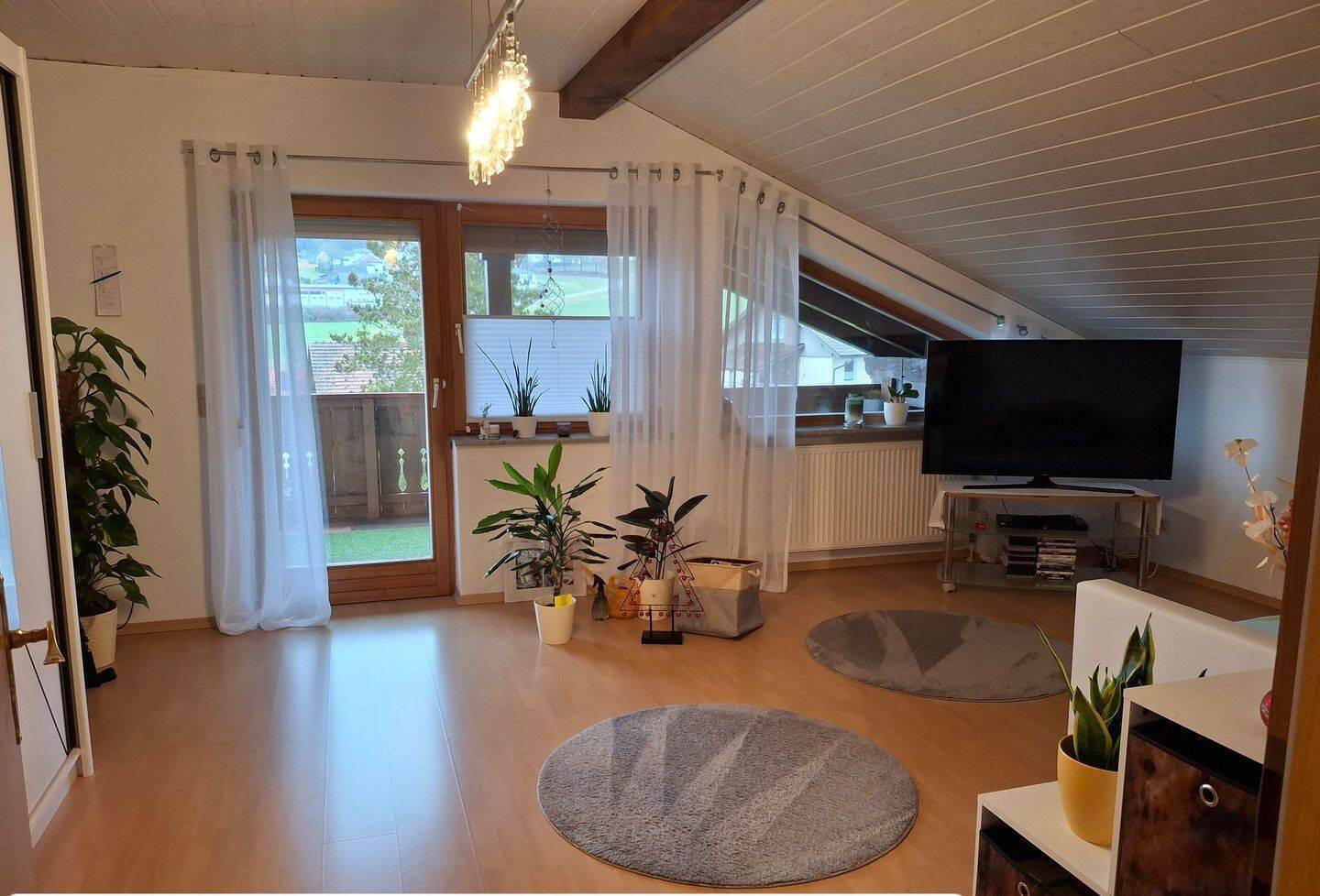                                                               Neu gebaute, teils neu renovierte Wohnung mit 130qm                                                       in Tiefenbach (Cham)