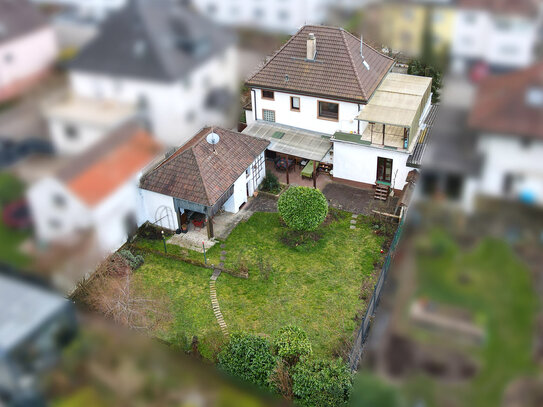 Einfamilienhaus mit Charme und Potenzial - herrlicher Garten, Dachterrasse und Garage inklusive