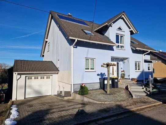 Wohnhaus mit separater Praxis oder Büro.... mit schönem Garten in ruhiger Lage von Tholey zu verkaufen