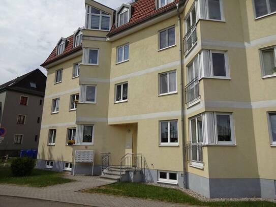Ab 1.7.25! 2-Raum-Wohnung mit kleinem Balkon, EBK und opt. Carport-Stellplatz in ruhiger Wohnlage!