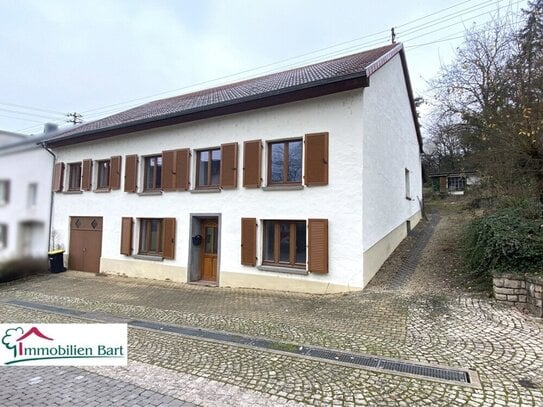 5 MIN. VON L-REMICH: CHARMANTES BAUERNHAUS AUF 10 AR IN TOP-LAGE!