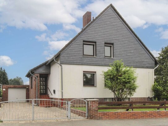 5-Zi.-Einfamilienhaus mit ELW, Garage, Keller, Terrasse und Balkon in Vechelde Wierthe