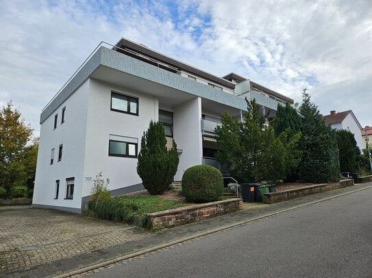 Gemütliche Wohnung mit Balkon und Pkw-Stellplatz