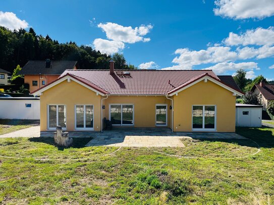 Erstbezug: Wunderschöner Bungalow/ Haus mit großem Garten