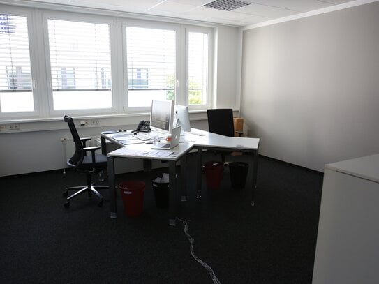 Ein Arbeitsplatz in Hummelsbüttel in frisch renoviertem Büro - All-in-Miete