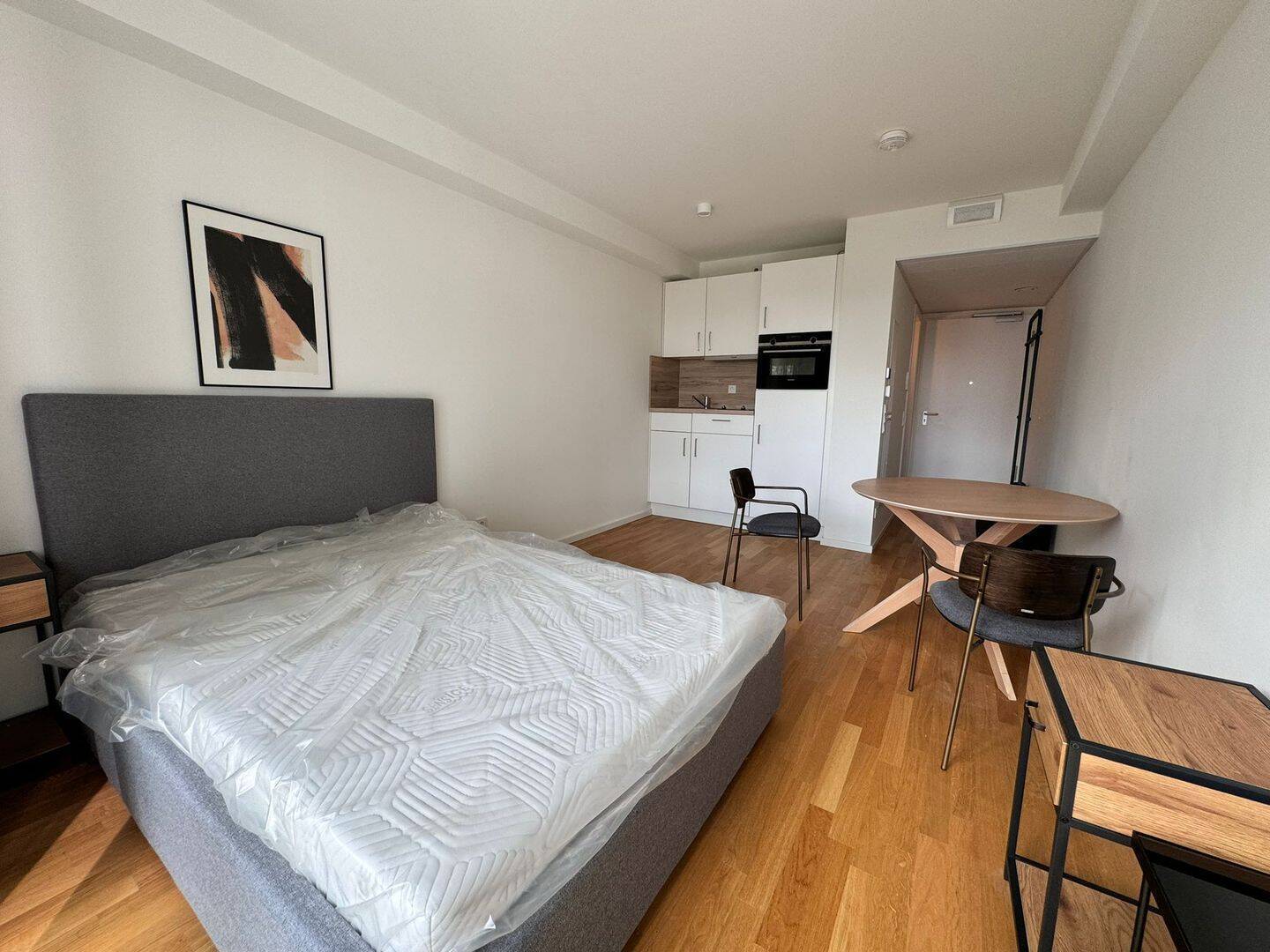 Möbliertes Studio Apartment mit Balkon nahe Jannowitzbrücke - Photo 1