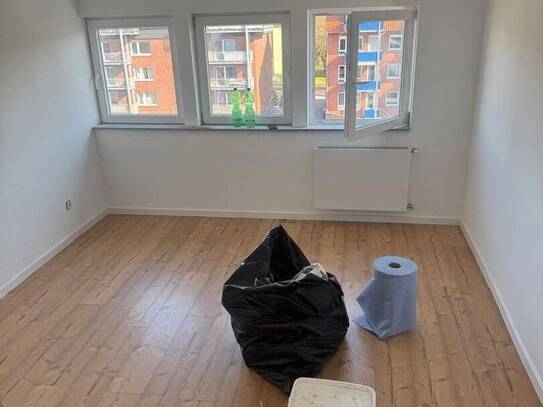 Frisch renovierte Zwei-Zimmer Wohnung in zentraler Lage!