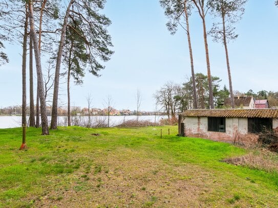 Bauträgerfreies & erschlossenes Grundstück am Straussee - Fantastischer Seeblick, eigener Seezugang!