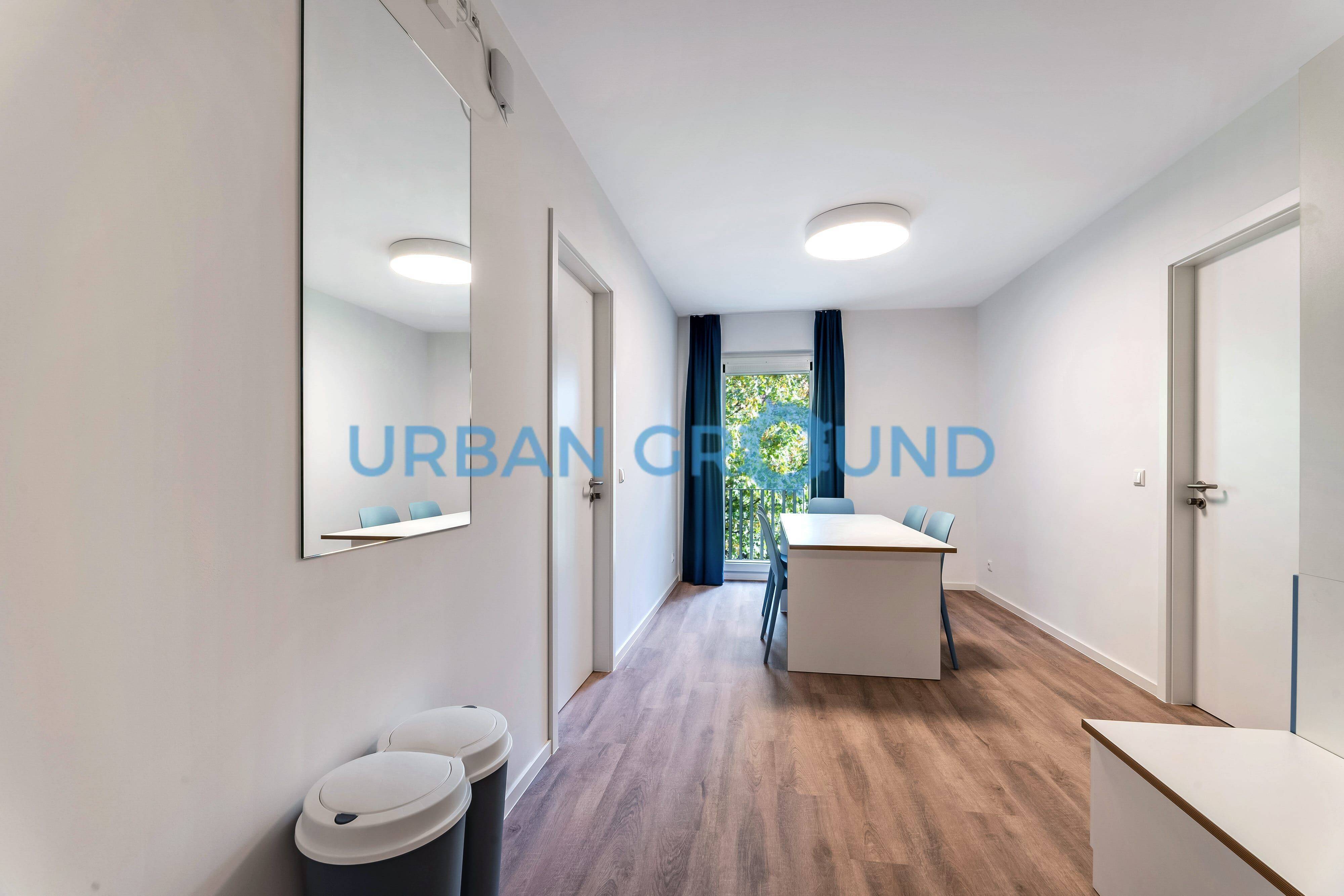 Voll möbliertes Privatzimmer mit Balkon in einer 5er WG - nur für Frauen - Photo 1