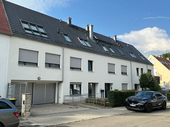 Wohlfühlen in Erlenstegen: Maisonettewohnung mit offener Küche und zwei Terrassen