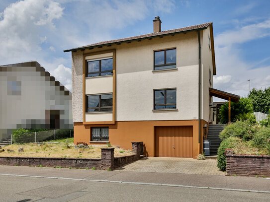 Viel Platz! Zweifamilienhaus in Öschelbronn