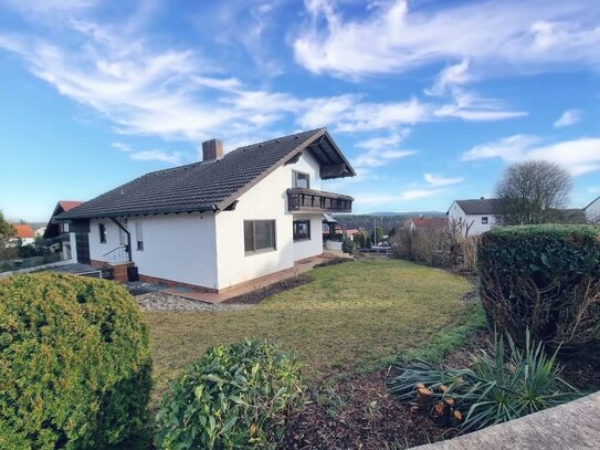 Der Ausblick! Großes Einfamilienhaus mit Fernblick und zwei Garagen in attraktiver Lage