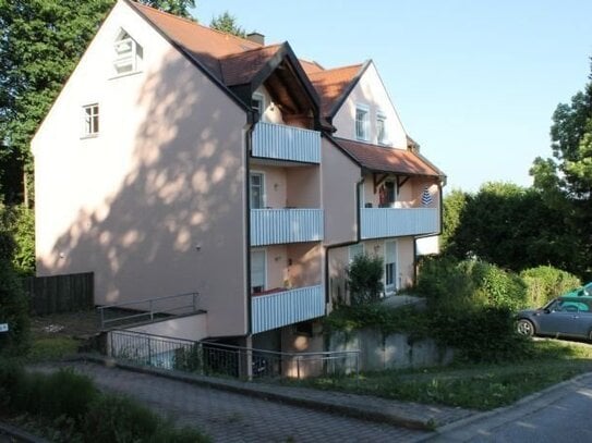 Schöne exklusive Wohnung in ruhiger Lage mit Küche