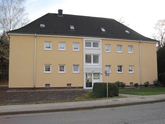 tolle 3-Zi.-Wohnung in modernisiertem Haus mit großem Balkon