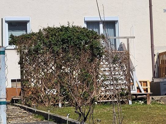 Schaffen Sie sich Ihr Eigenheim! Renoviertes RMH mit Garten zu verkaufen