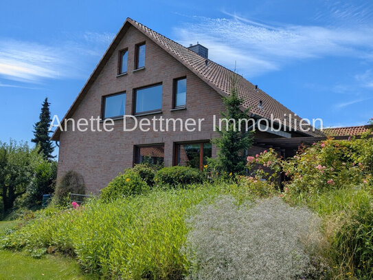 Gepflegtes Einfamilienhaus mit Garage, Terrasse, Balkon, Wintergarten...