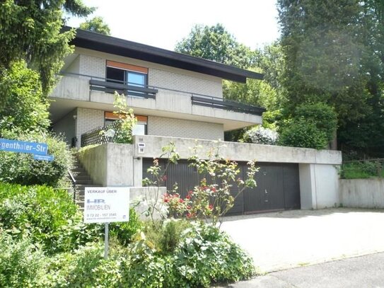 Repräsentatives, großes Einfamilienhaus mit Gartenparadies in Top-Wohnlage in 77855 Achern