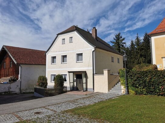 Markt Eichendorf: Historisches Einfamilienhaus m. großer Scheune in ruhiger Wohnlage!