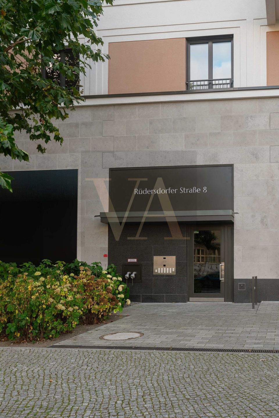 FRANZ – Stilvolle 3-Zimmer-Neubauwohnung mit Einbauküche in Berlin-Friedrichshain - Photo 1