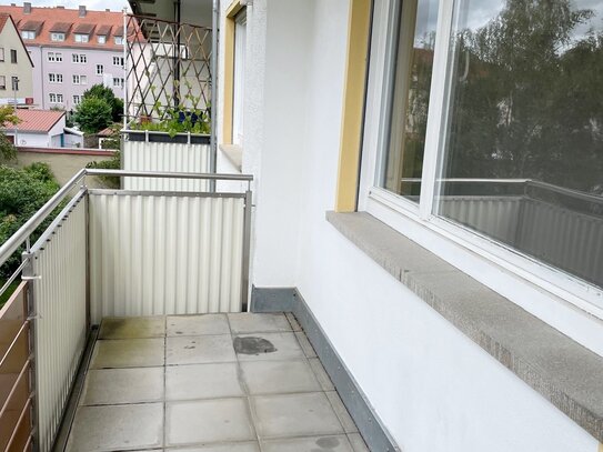 Geräumige Wohnung mit 2 Balkonen in guter Lage !