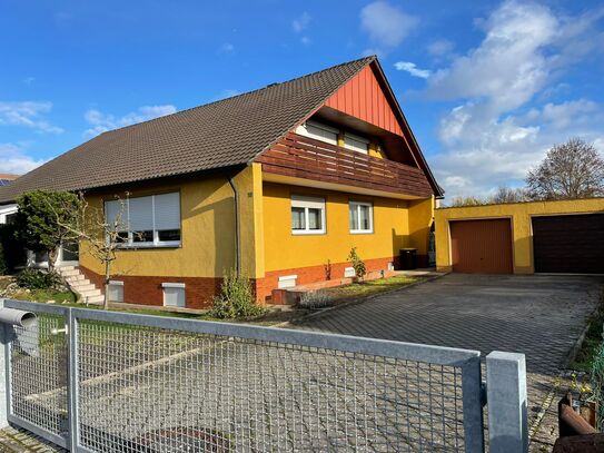 Großzügiges Einfamilienhaus im Bungalowstil mit Wintergarten und Doppelgarage