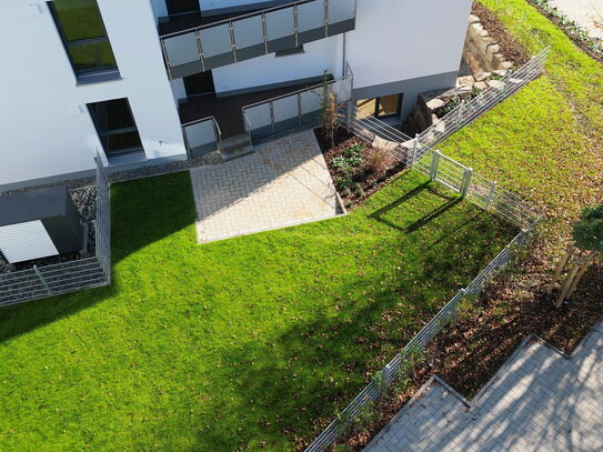 Wunderschöne 3-Zimmer-EG-Wohnung im Neubau mit neuer Küche, Balkon und Garten