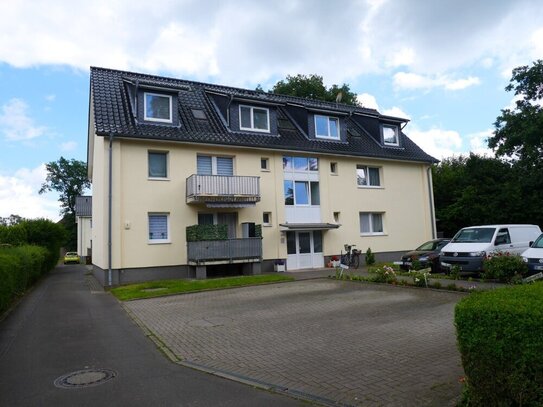 ***reserviert*** 2 Mehrfamilienhäuser energetisch Saniert, neues Dach, Balkone, mit Ausbaureserve gute Anbindung