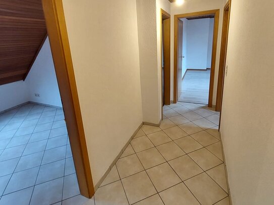 Attraktive helle und frisch renovierte 2-Zimmer-Wohnung!