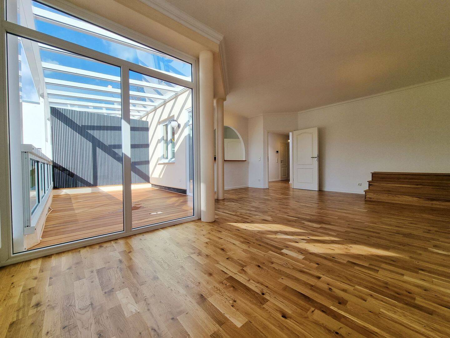 Penthouse-Feeling I Großzügige 2-Zimmer-Wohnung mit Wintergarten, Terrasse - Foto 1