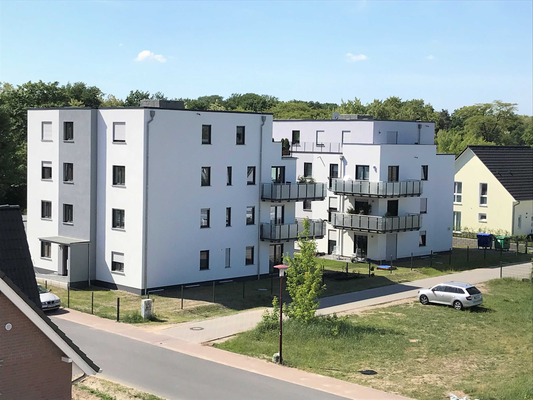 neuwertige Erdgeschosswohnung mit Terrasse + Garage