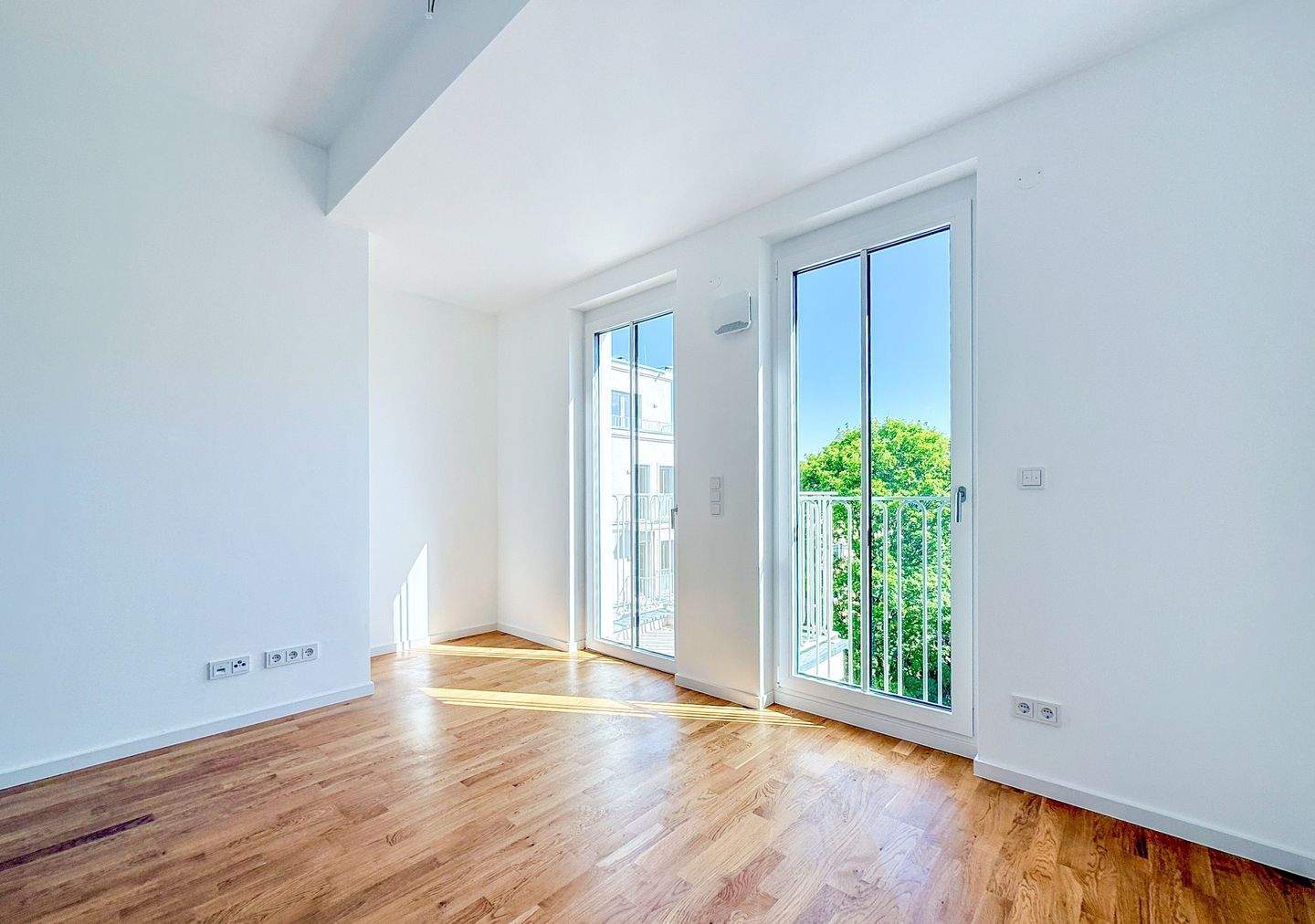 Geräumige 2 Zimmer Neubauwohnung mit Einbauküche und 2 Balkon - Süd- und Nordausrichtung - Photo 1
